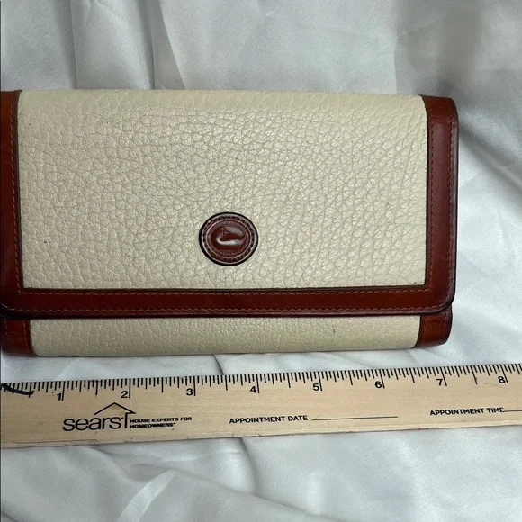 Dooney & Bourke Vintage Cream and Brown Shoulder Bag and Matching Wallet - Picture 13 of 16